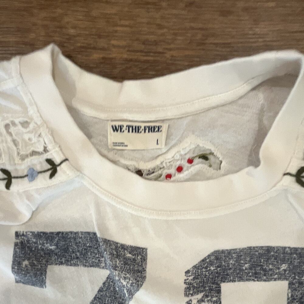 We The Free Womens White Knit Top Graphic Print Embroidered Lace LS Crew L - Picture 2 of 7